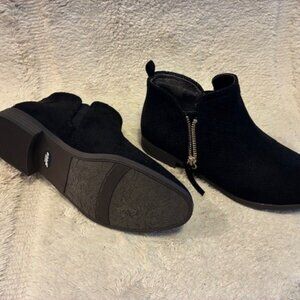 Ladies Dr. Scholl's Suede Shoes.  w/Gold Colored side zippers.